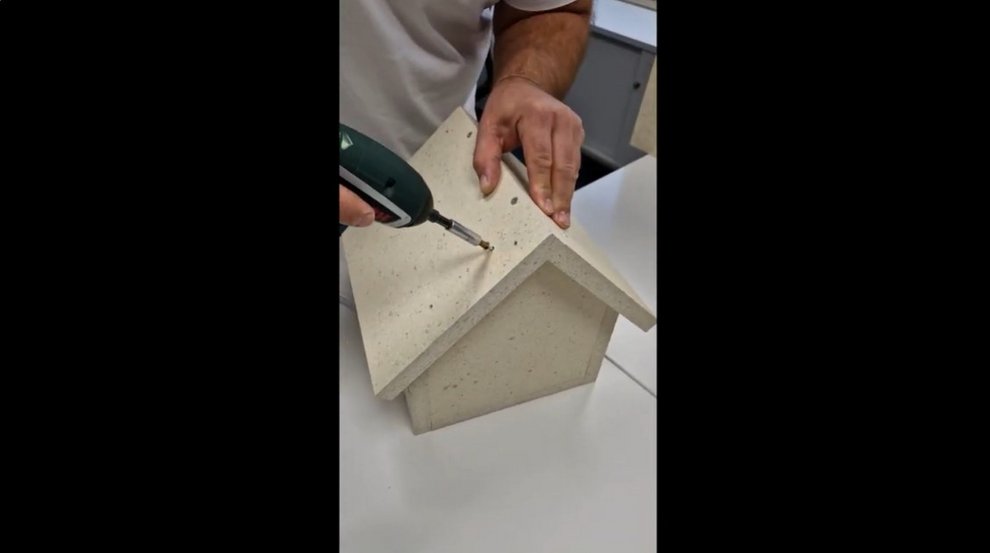 Thumbnail für purenit Vogel-Futterhaus Montagevideo