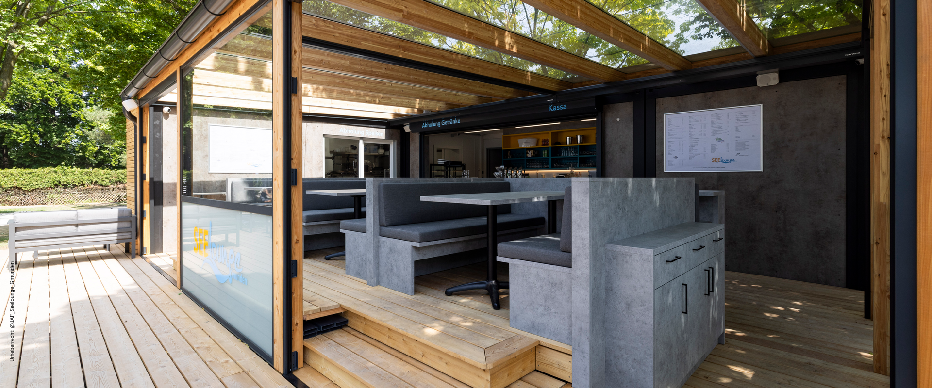 Schicke und stylische Outdoor-Bar: Die Seelounge in Gmunden, Österreich
